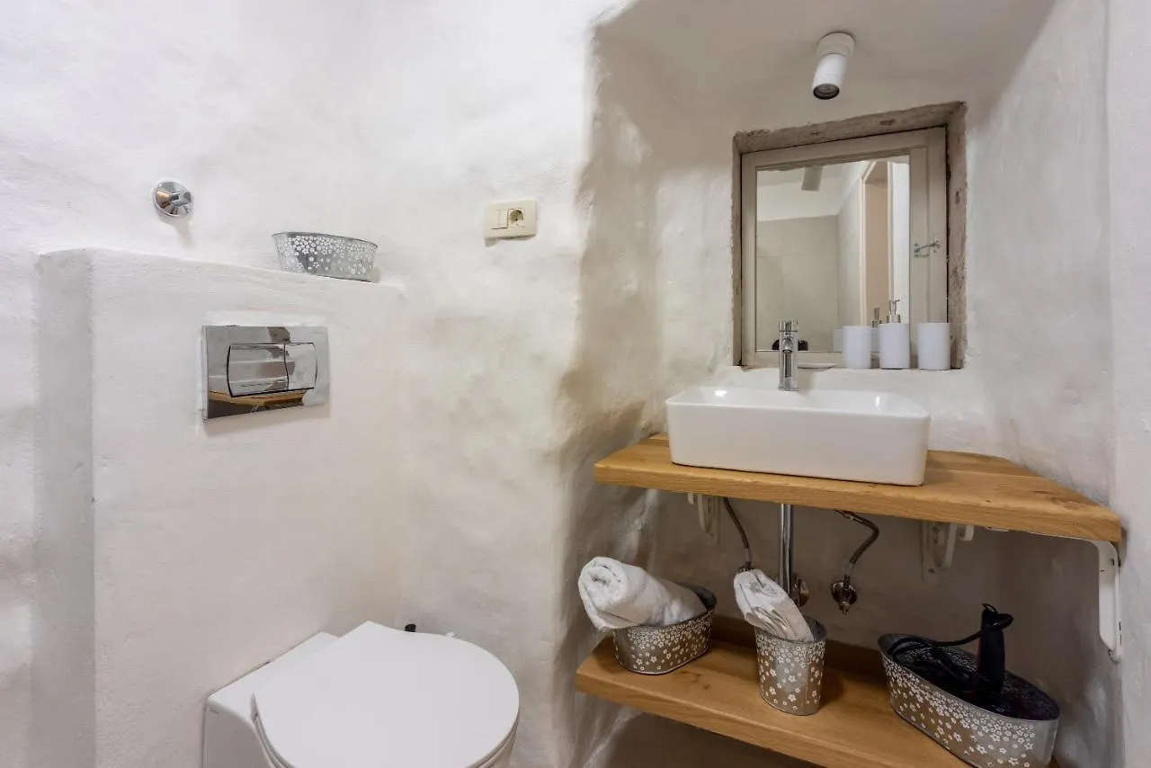 Stara Kuca - Old Stone House Villa Grizane-Belgrad