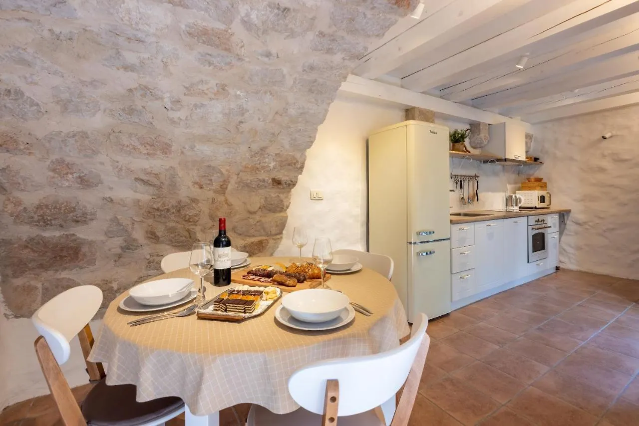 Stara Kuca - Old Stone House Villa Grizane-Belgrad